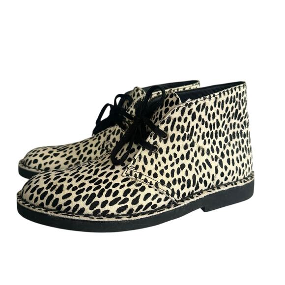 Clarks Women's Desert Boots Chukka Faux Animal Print White Black Fur Rare 9.5 M - Picture 3 of 11